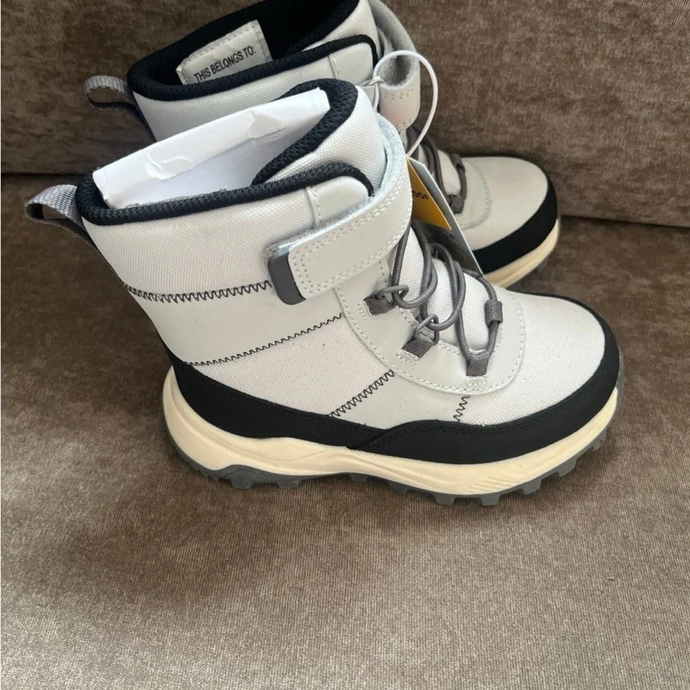 Cat & Jack Kids Warmest Winter Boots Cream Black Insulated Snow Boots Size 10
